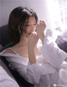 最爱怡红院-美女光屁屁视频