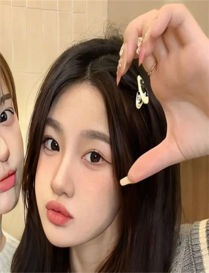 一個人免費觀看在線高清國語_美女搞笑視頻